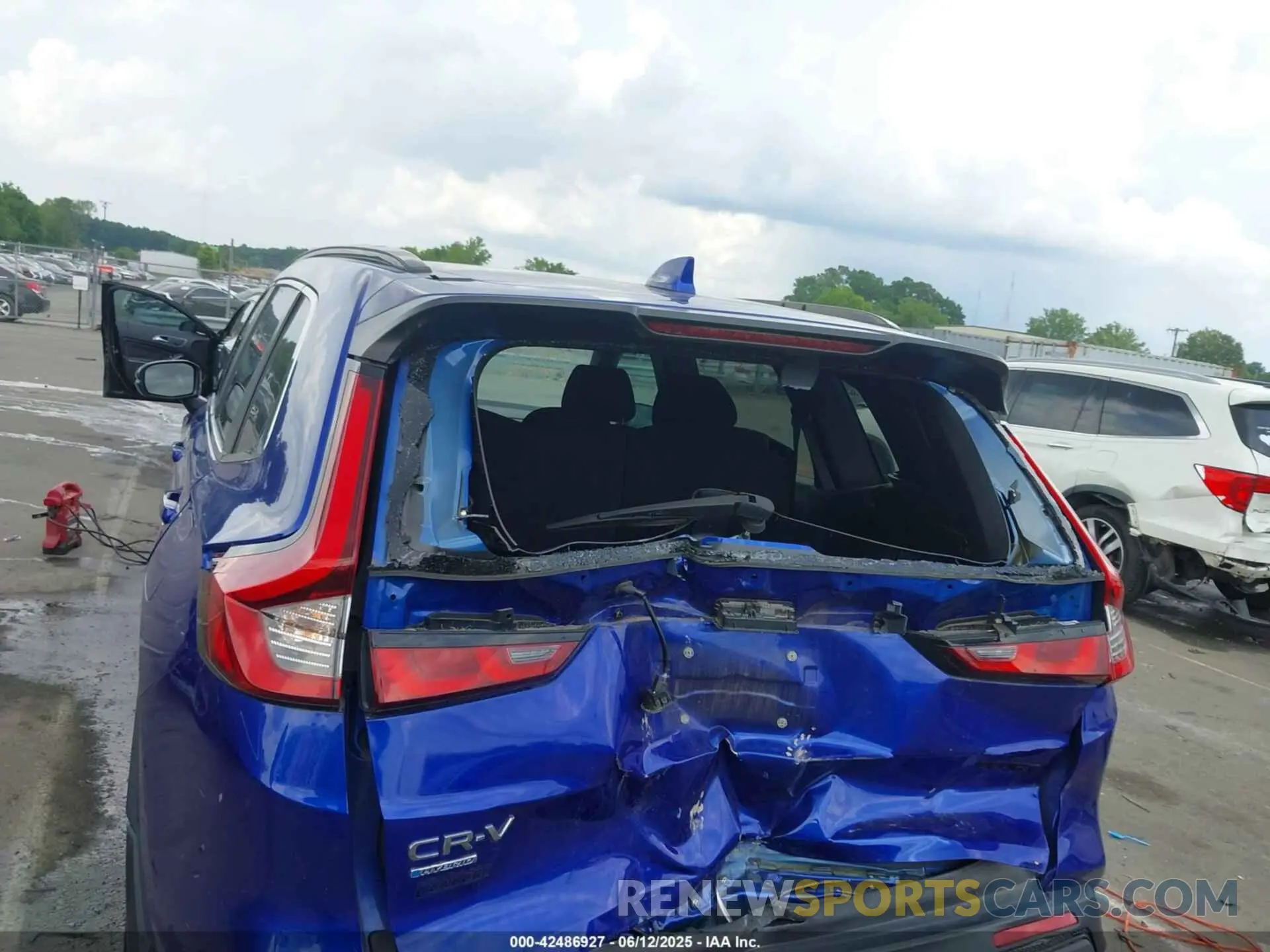 6 Photograph of a damaged car 2HKRS6H52PH811834 HONDA CR-V HYBRID 2023