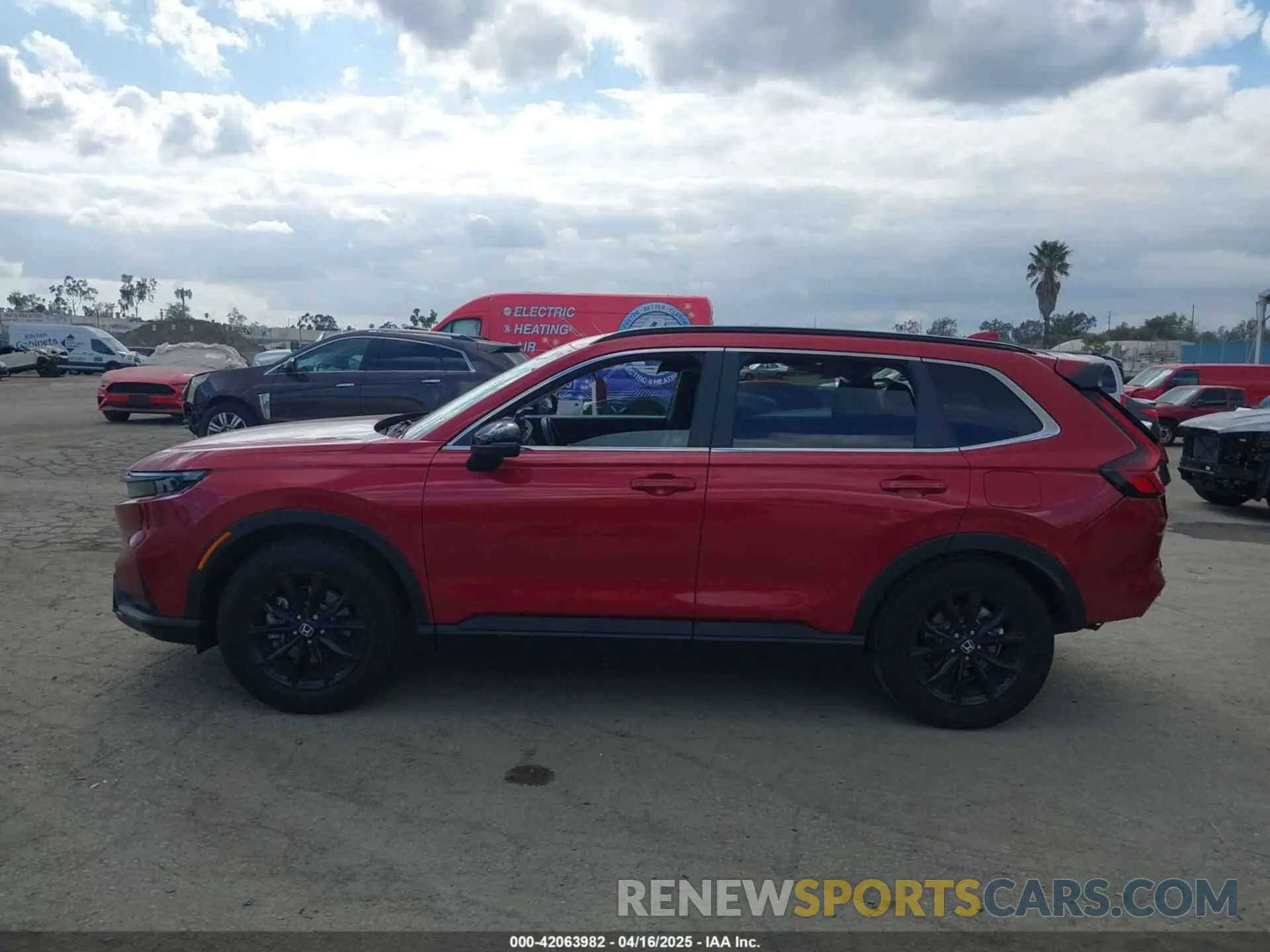 13 Photograph of a damaged car 7FARS5H50RE035932 HONDA CR-V HYBRID 2024