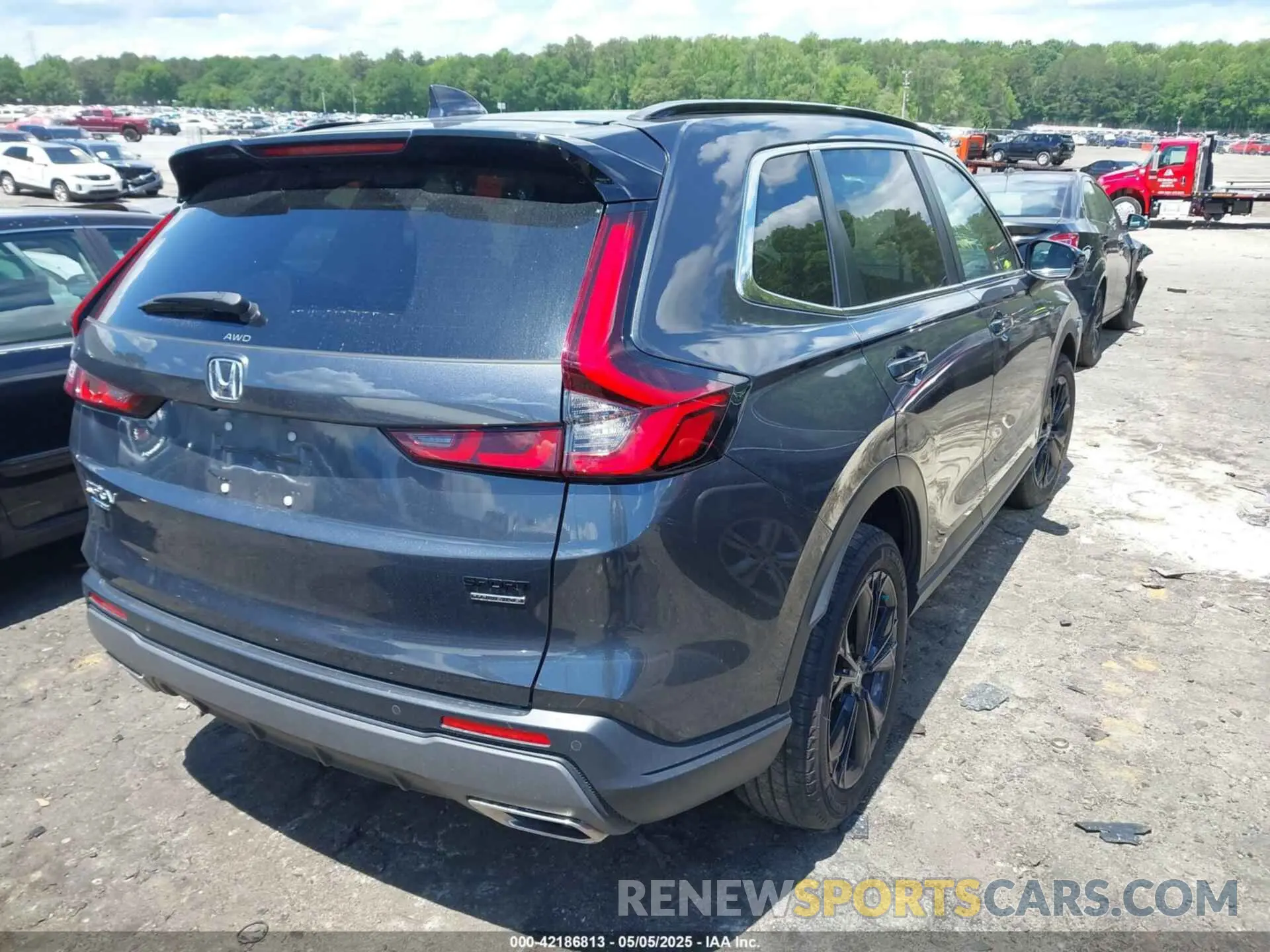 4 Photograph of a damaged car 7FARS6H91RE065742 HONDA CR-V HYBRID 2024