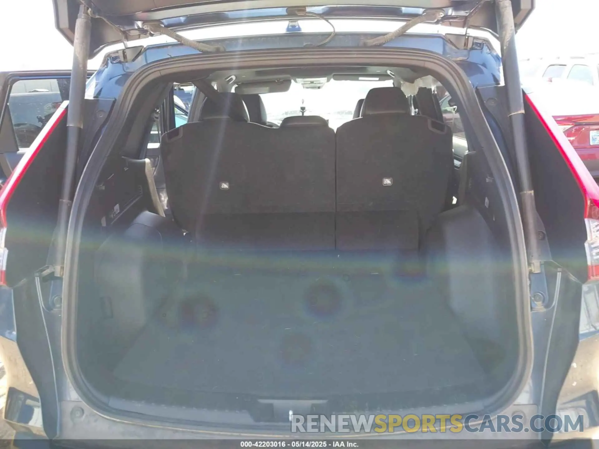 18 Photograph of a damaged car 2HKRS6H83SH805494 HONDA CR-V HYBRID 2025