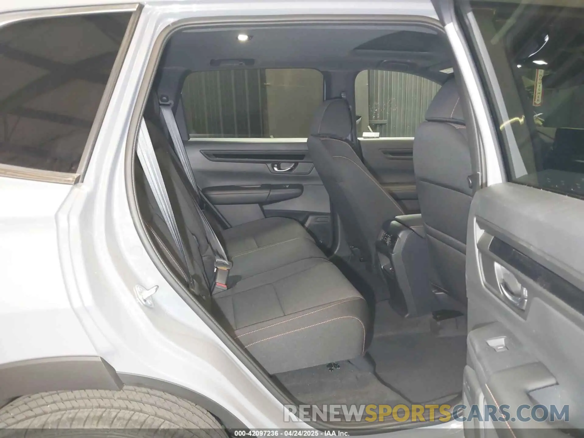 8 Photograph of a damaged car 5J6RS6H51SL022668 HONDA CR-V HYBRID 2025