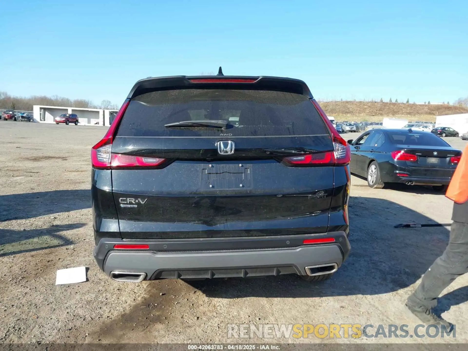 16 Photograph of a damaged car 5J6RS6H85SL025924 HONDA CR-V HYBRID 2025