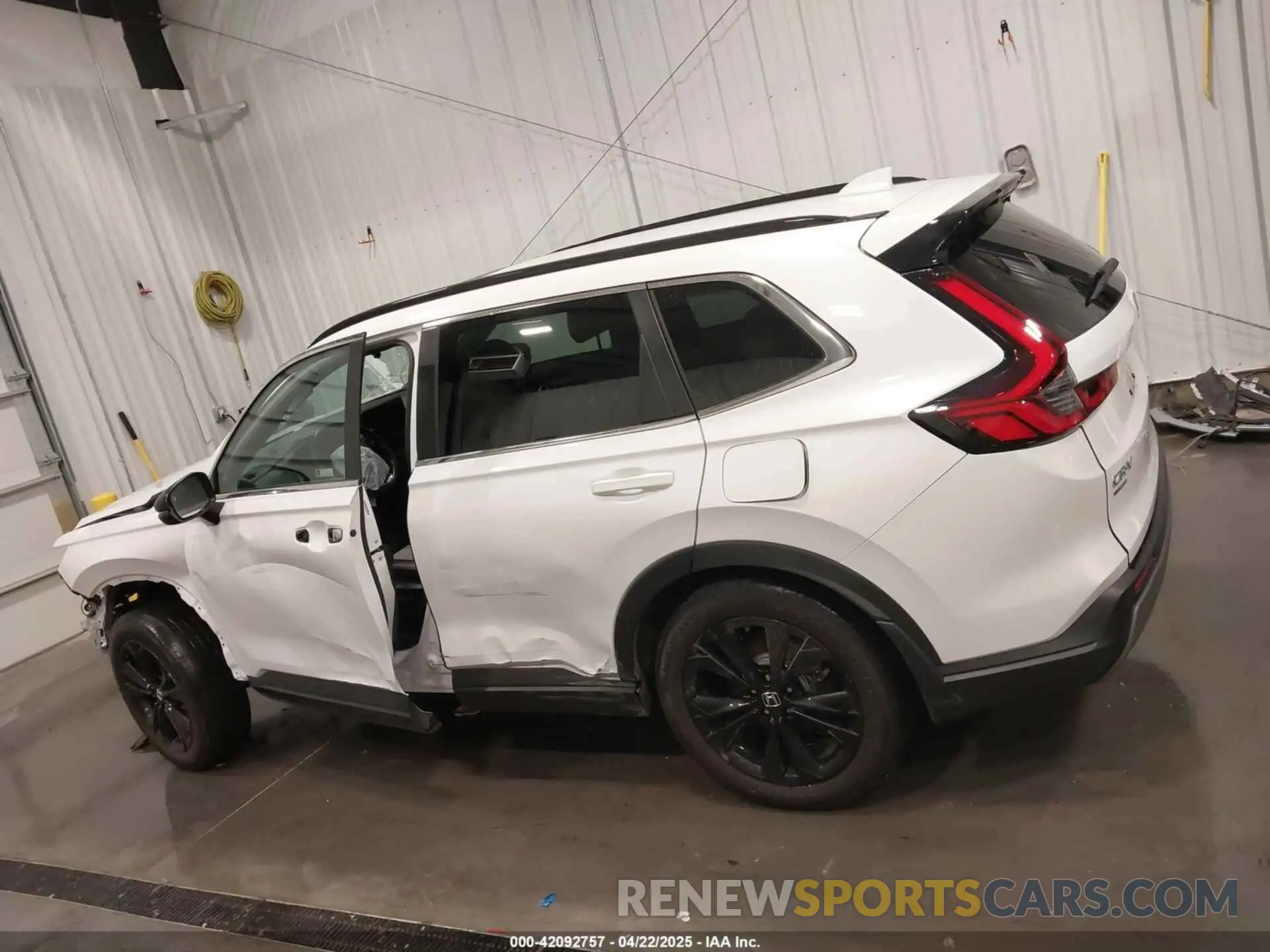 15 Photograph of a damaged car 5J6RS6H98SL005644 HONDA CR-V HYBRID 2025
