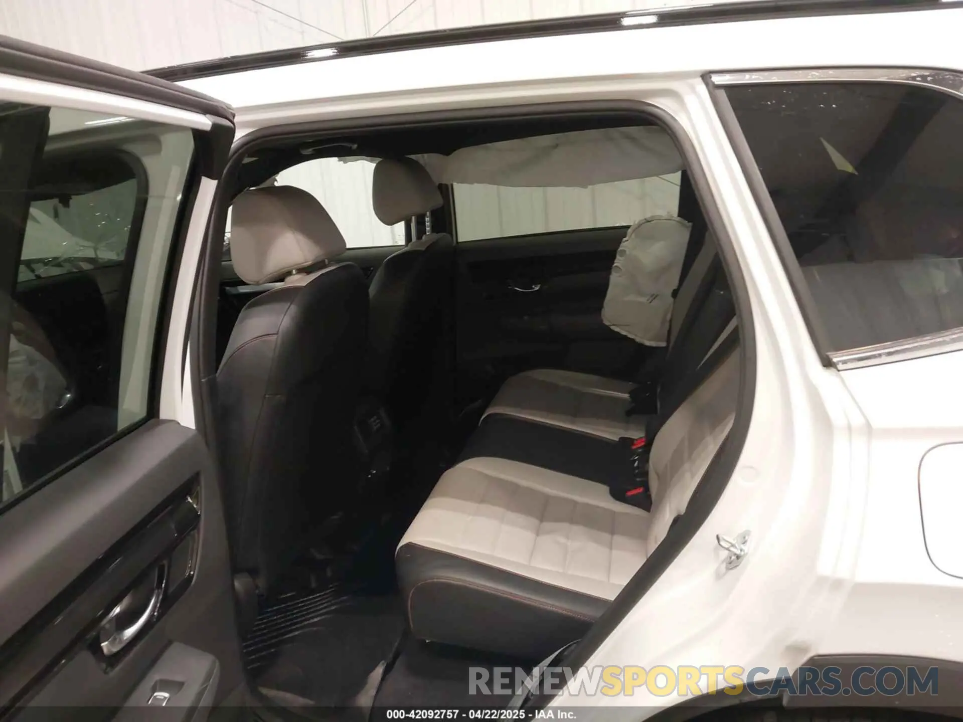8 Photograph of a damaged car 5J6RS6H98SL005644 HONDA CR-V HYBRID 2025
