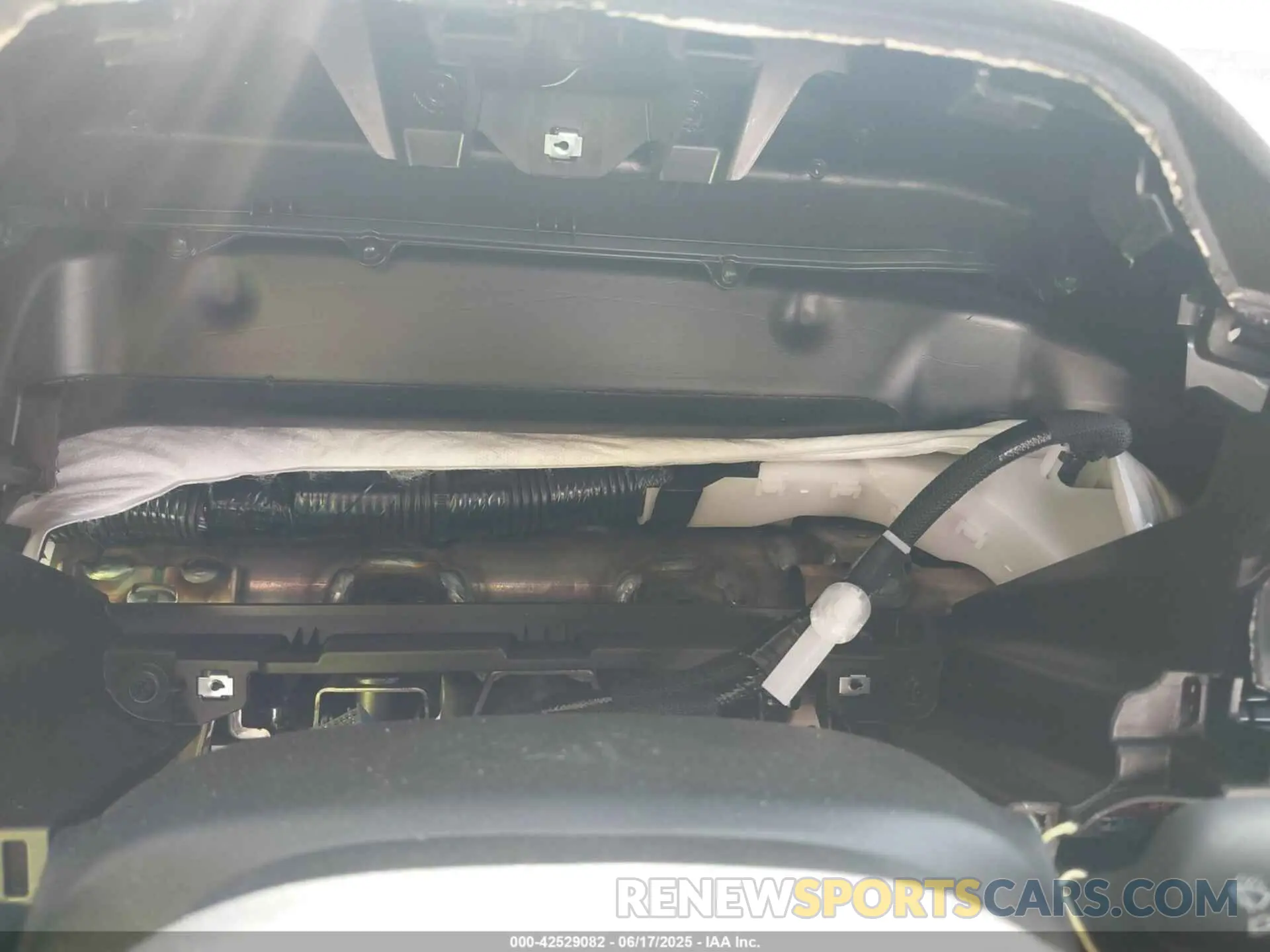 14 Photograph of a damaged car 7FARS5H83SE003704 HONDA CR-V HYBRID 2025