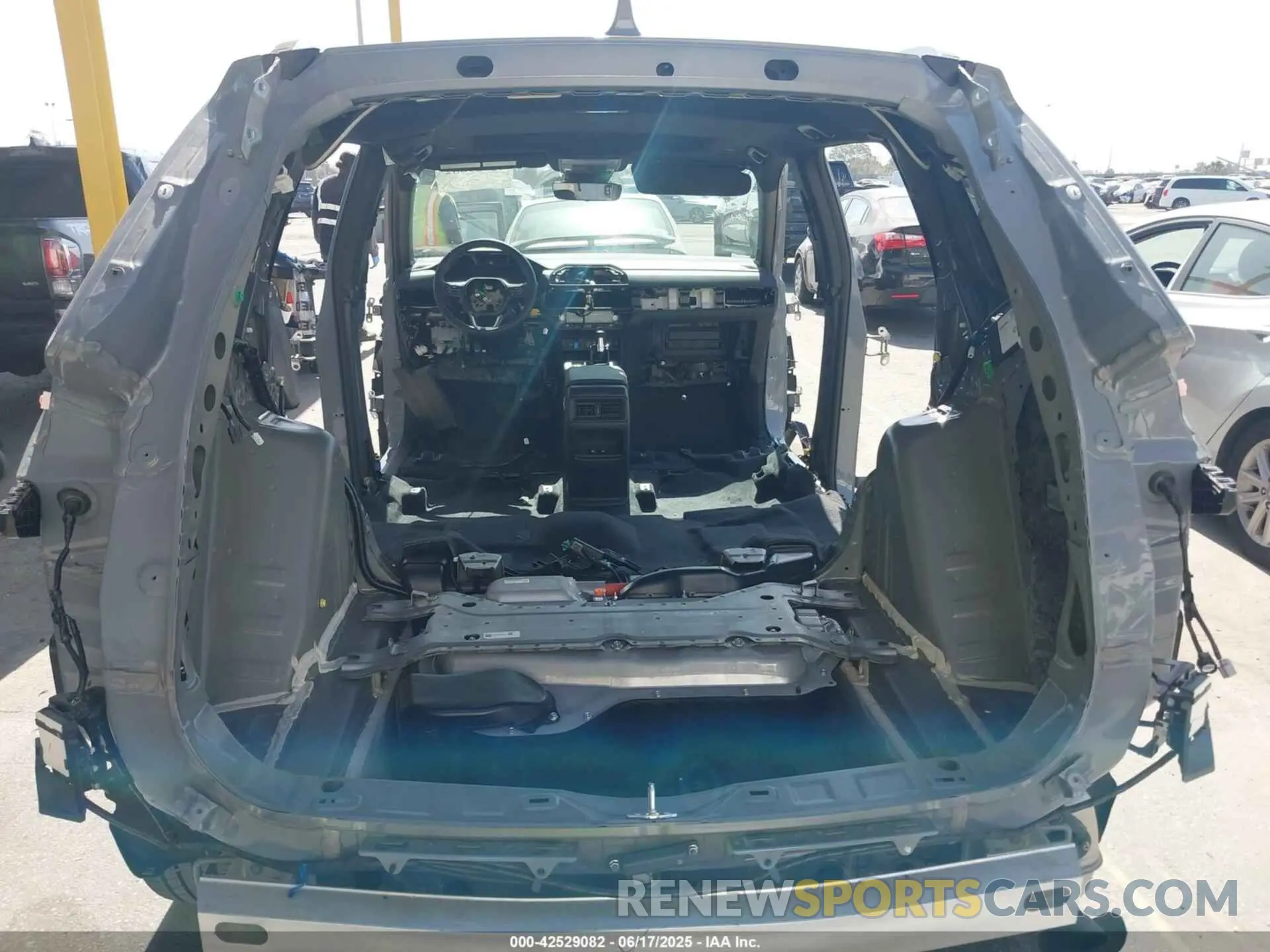 16 Photograph of a damaged car 7FARS5H83SE003704 HONDA CR-V HYBRID 2025