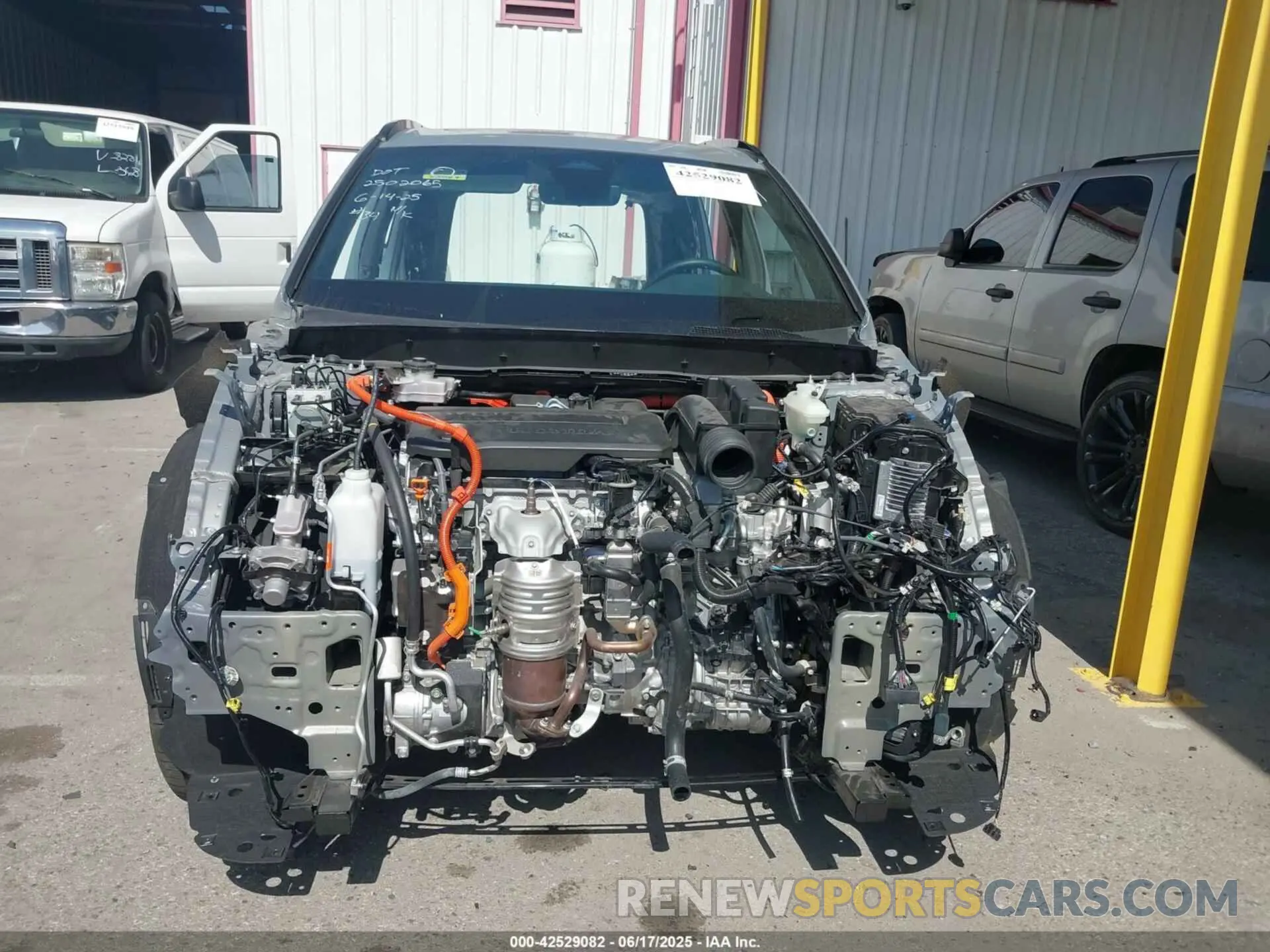 6 Photograph of a damaged car 7FARS5H83SE003704 HONDA CR-V HYBRID 2025