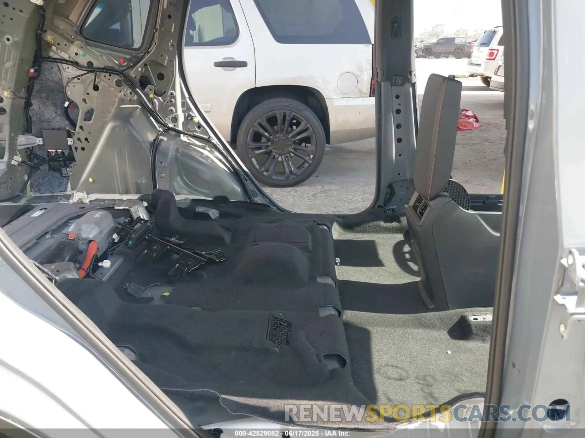 8 Photograph of a damaged car 7FARS5H83SE003704 HONDA CR-V HYBRID 2025