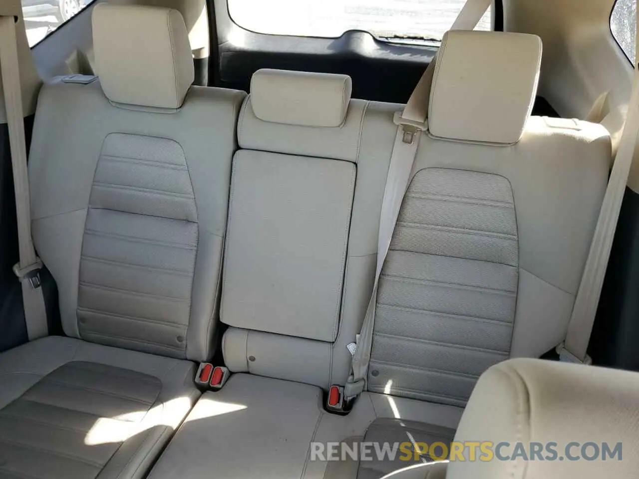 10 Photograph of a damaged car 2HKRW1H50KH506204 HONDA CRV 2019