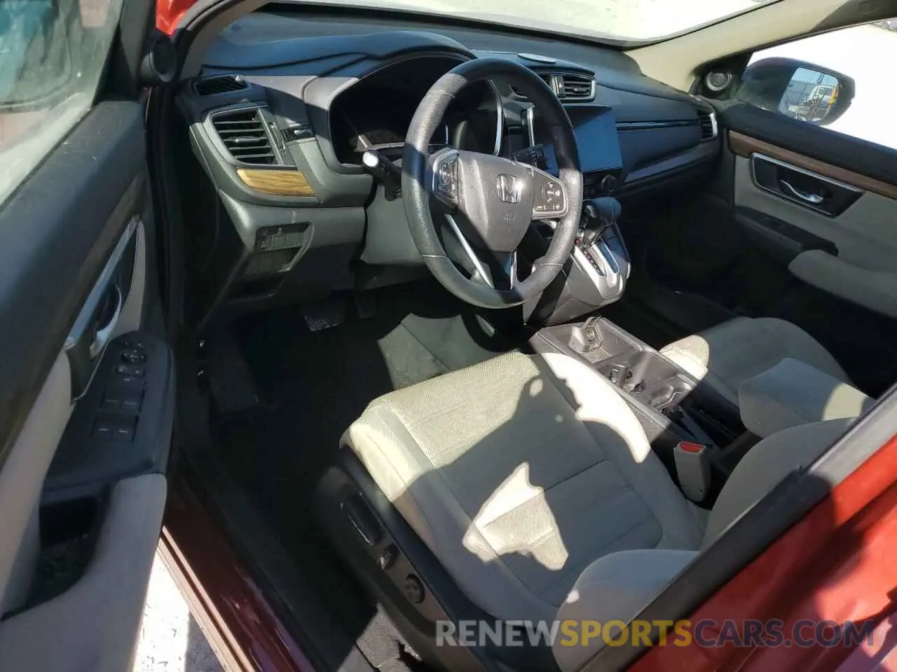 8 Photograph of a damaged car 2HKRW1H50KH506204 HONDA CRV 2019