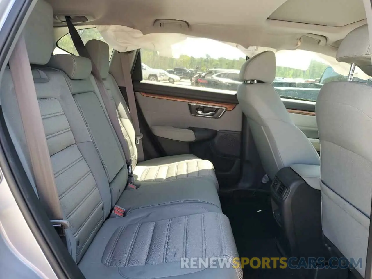 11 Photograph of a damaged car 2HKRW1H52KH506897 HONDA CRV 2019
