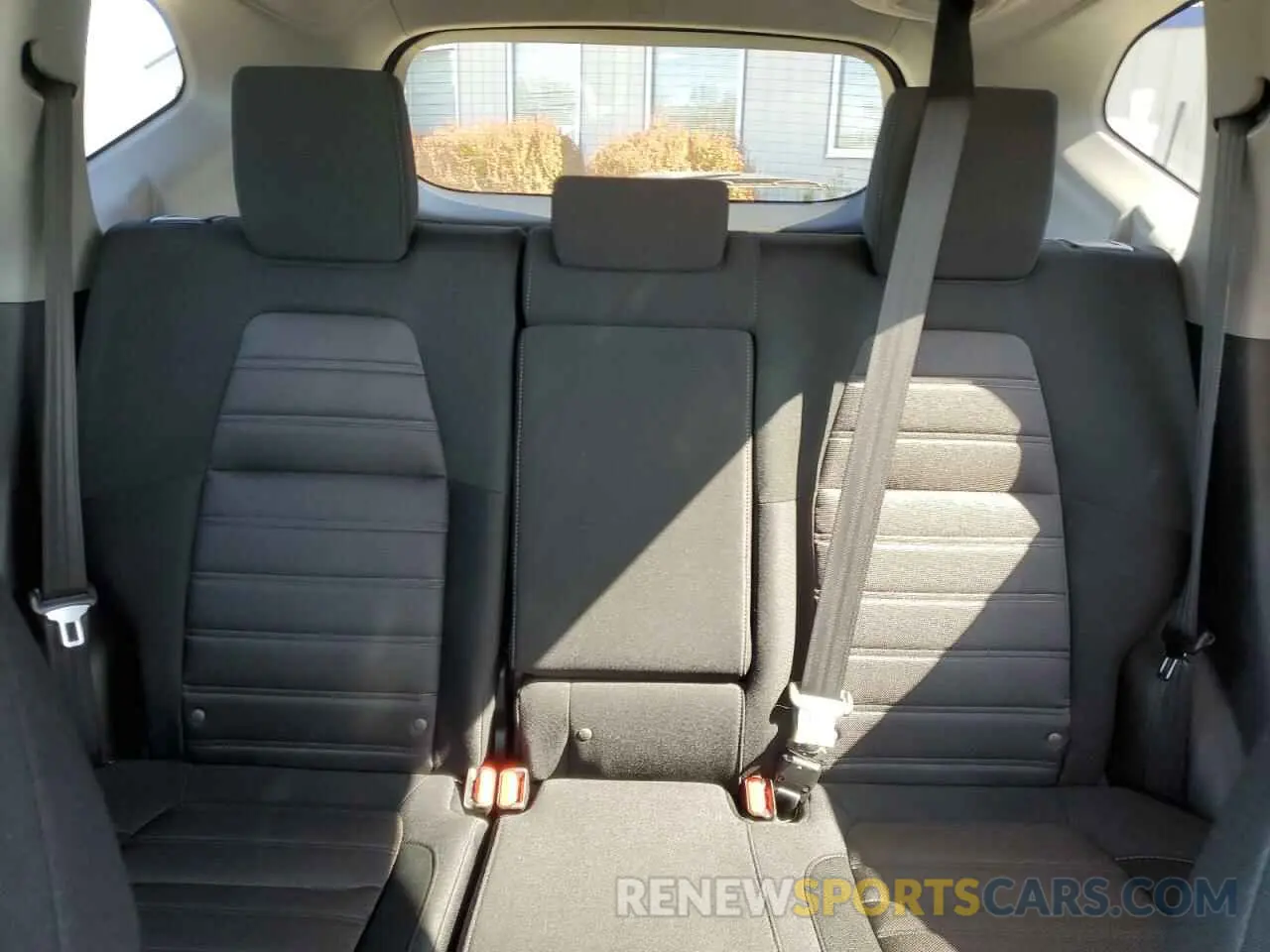 10 Photograph of a damaged car 2HKRW2H51KH643903 HONDA CRV 2019