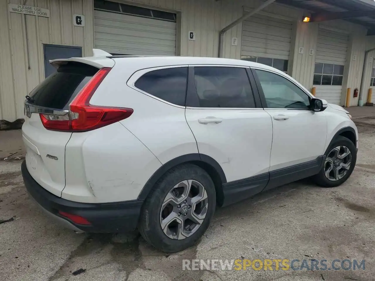 3 Photograph of a damaged car 2HKRW2H56KH674094 HONDA CRV 2019