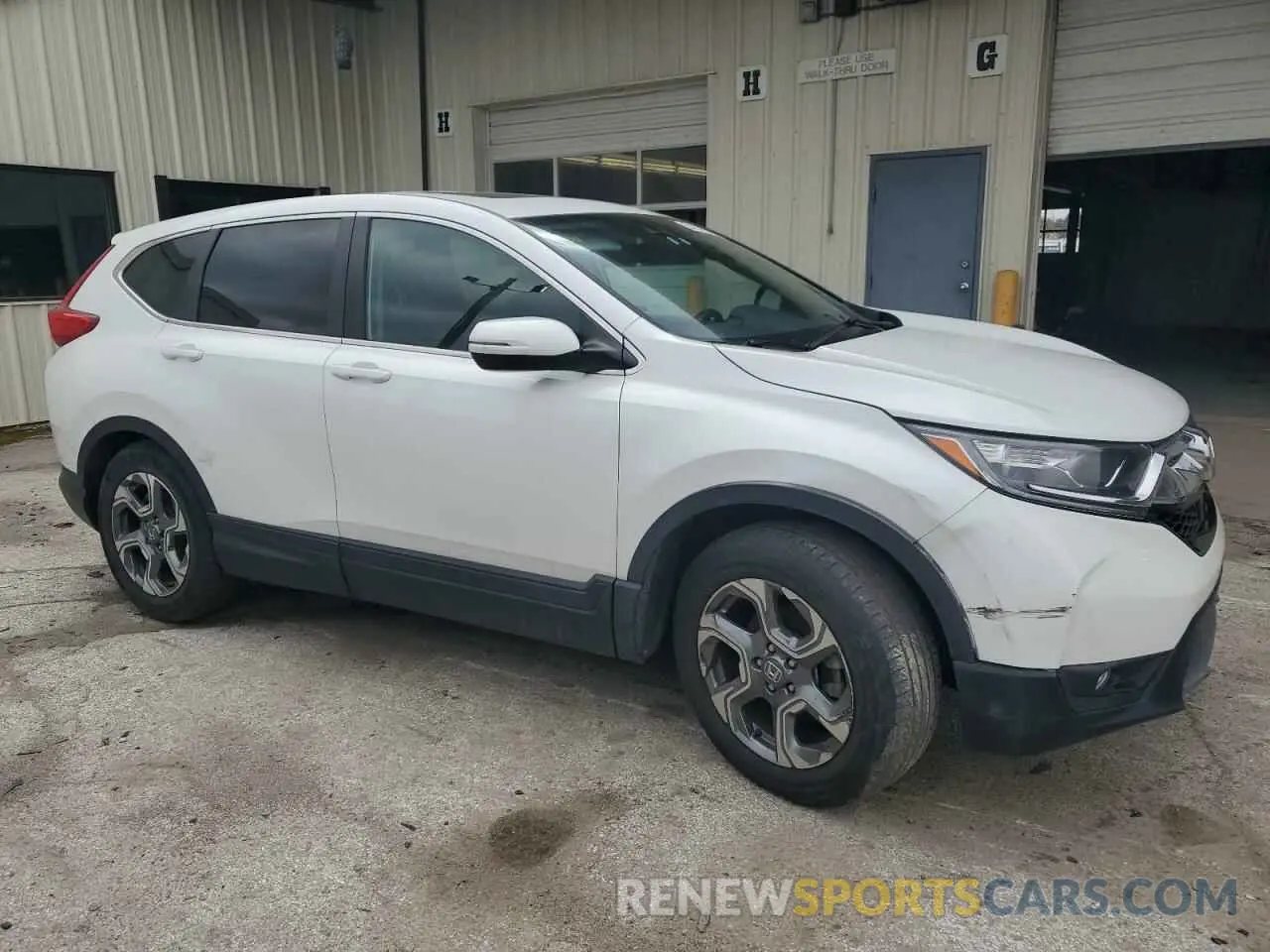 4 Photograph of a damaged car 2HKRW2H56KH674094 HONDA CRV 2019