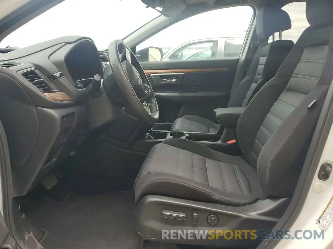 7 Photograph of a damaged car 2HKRW2H56KH674094 HONDA CRV 2019