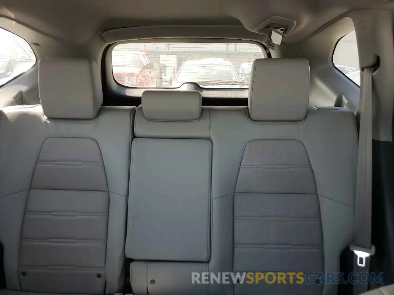 10 Photograph of a damaged car 2HKRW2H84KH606113 HONDA CRV 2019