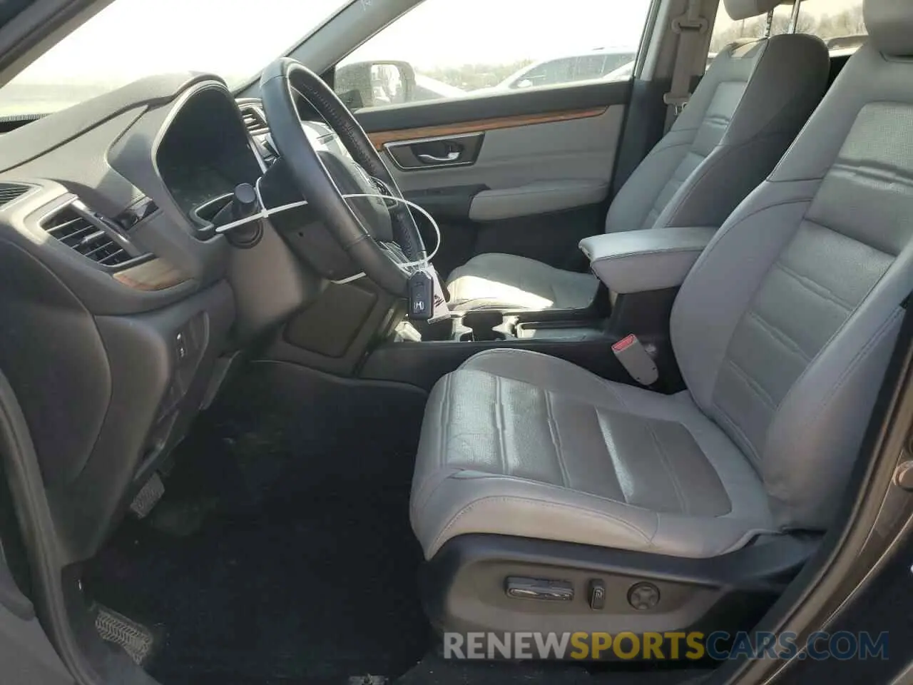7 Photograph of a damaged car 2HKRW2H84KH606113 HONDA CRV 2019