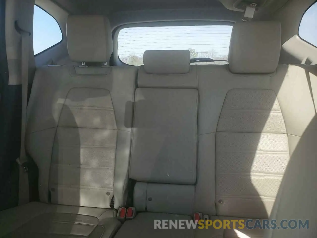 10 Photograph of a damaged car 2HKRW2H84KH611375 HONDA CRV 2019
