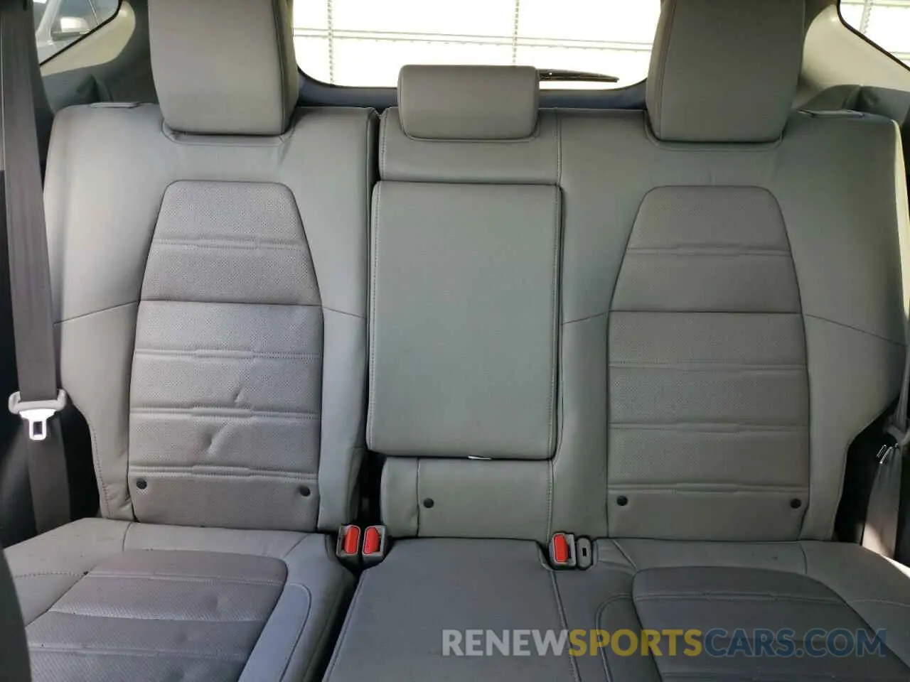 10 Photograph of a damaged car 2HKRW2H85KH653067 HONDA CRV 2019