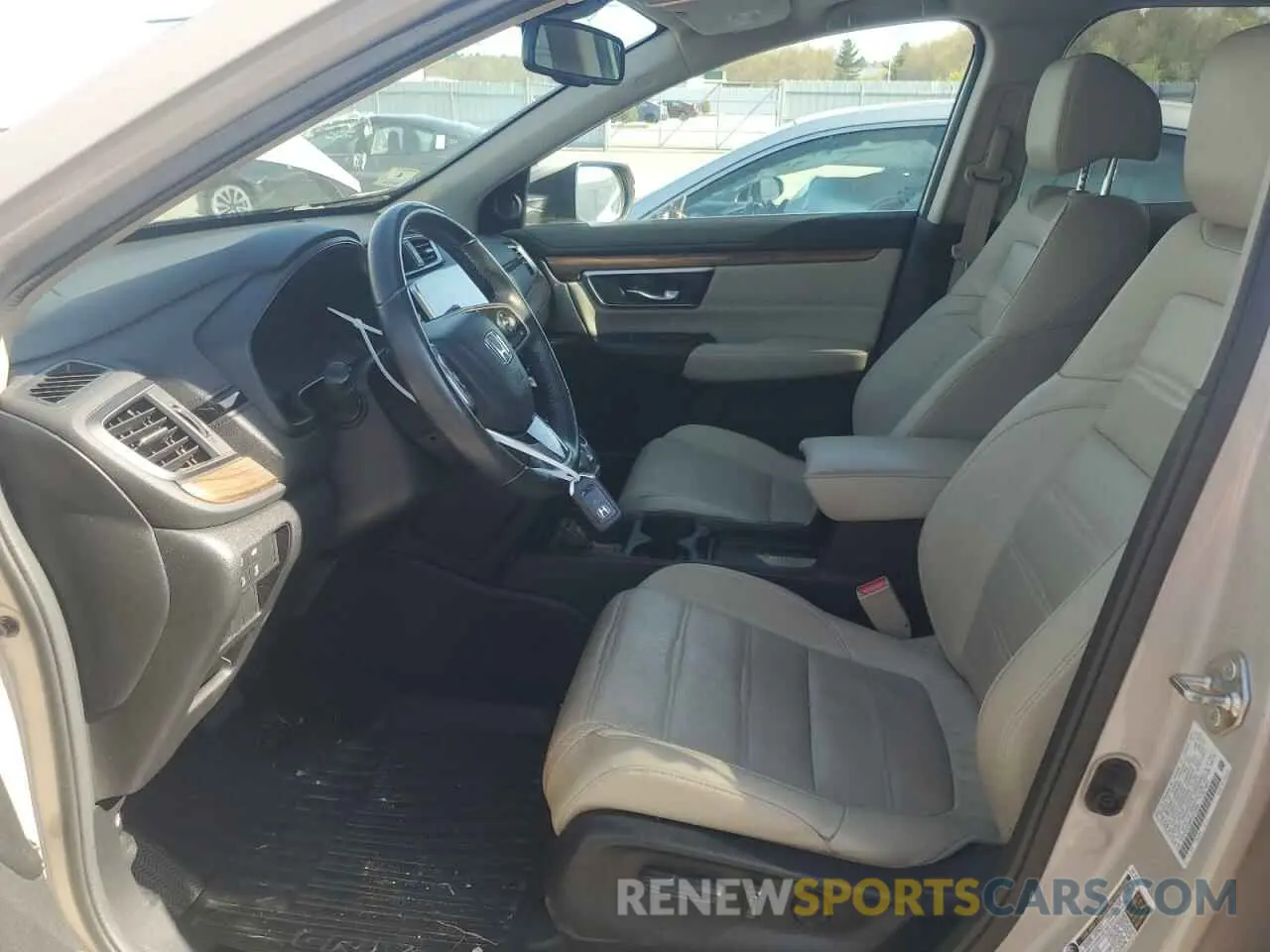 7 Photograph of a damaged car 2HKRW2H89KH612909 HONDA CRV 2019