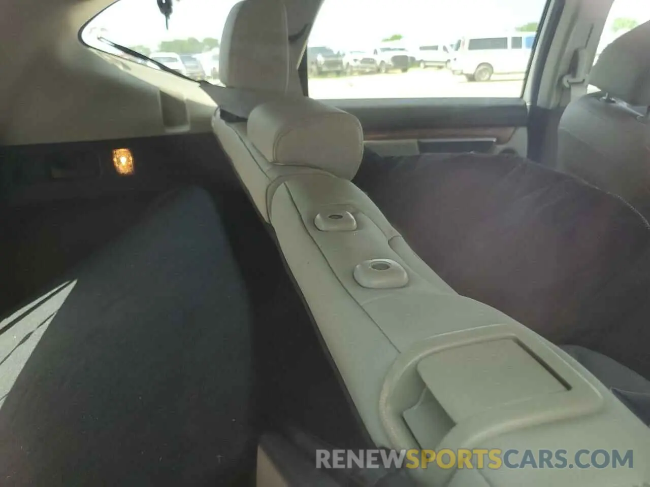10 Photograph of a damaged car 2HKRW2H93KH642660 HONDA CRV 2019