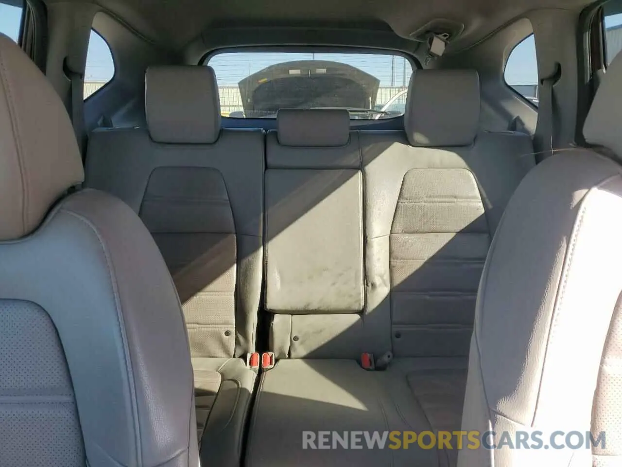 10 Photograph of a damaged car 2HKRW2H97KH600251 HONDA CRV 2019