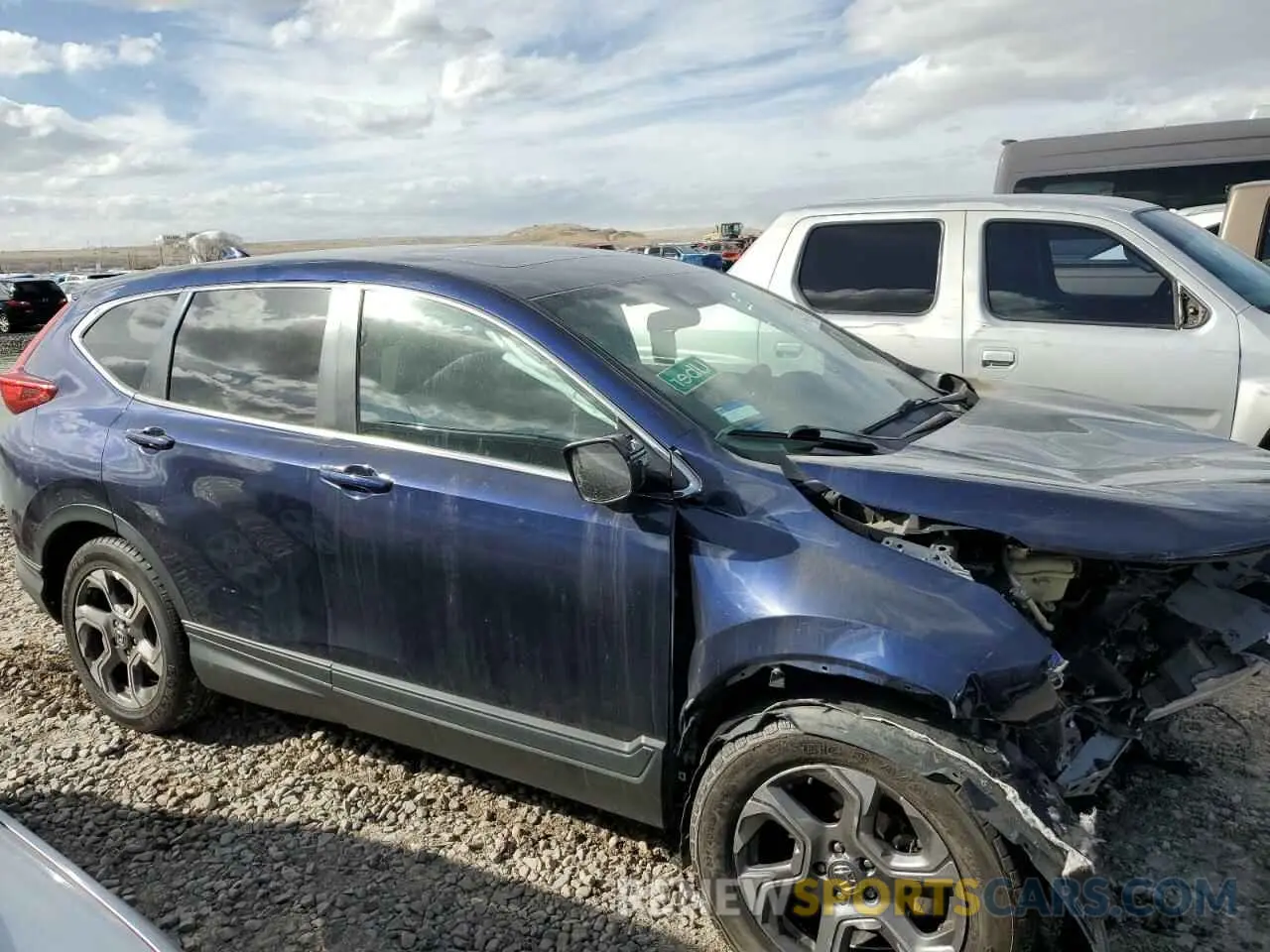 4 Photograph of a damaged car 5J6RW1H53KA013666 HONDA CRV 2019