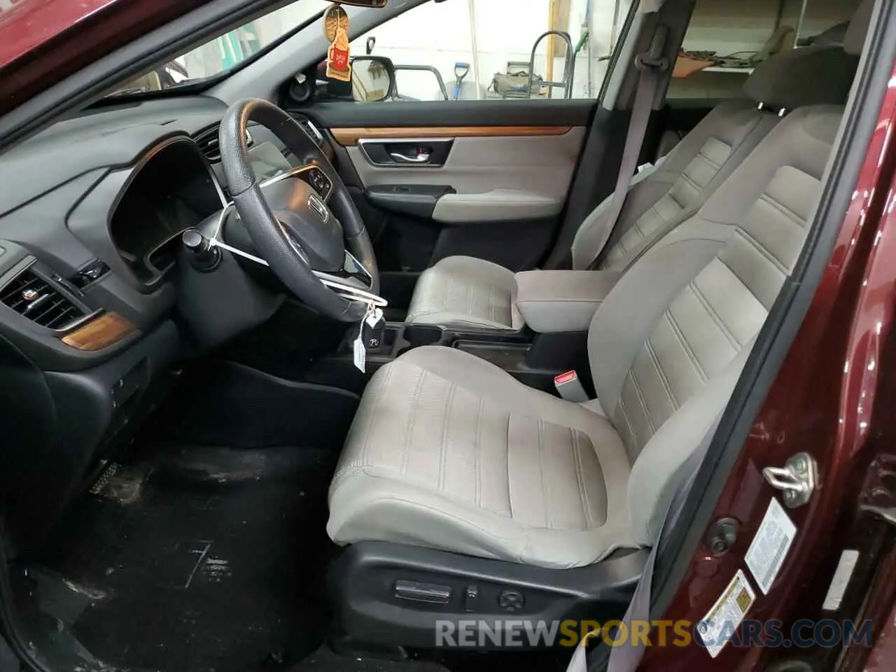 7 Photograph of a damaged car 5J6RW2H58KL017917 HONDA CRV 2019