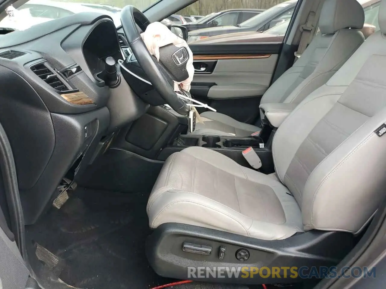 7 Photograph of a damaged car 5J6RW2H81KA019305 HONDA CRV 2019