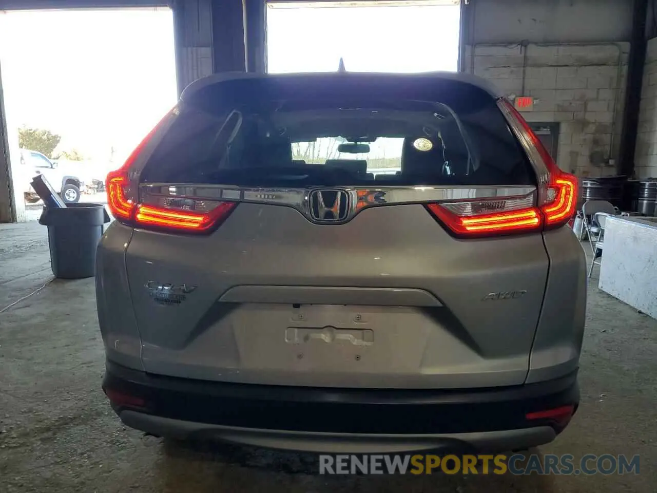 6 Photograph of a damaged car 7FARW2H87KE018192 HONDA CRV 2019