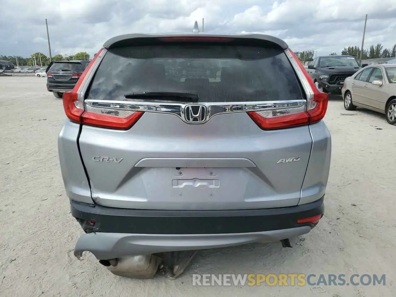 6 Фотография поврежденного автомобиля 7FARW2H89KE026827 HONDA CRV 2019