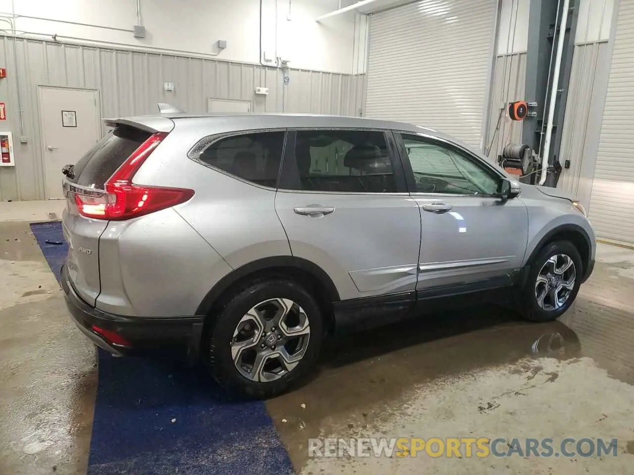 3 Фотография поврежденного автомобиля JHLRW2H55KX000851 HONDA CRV 2019