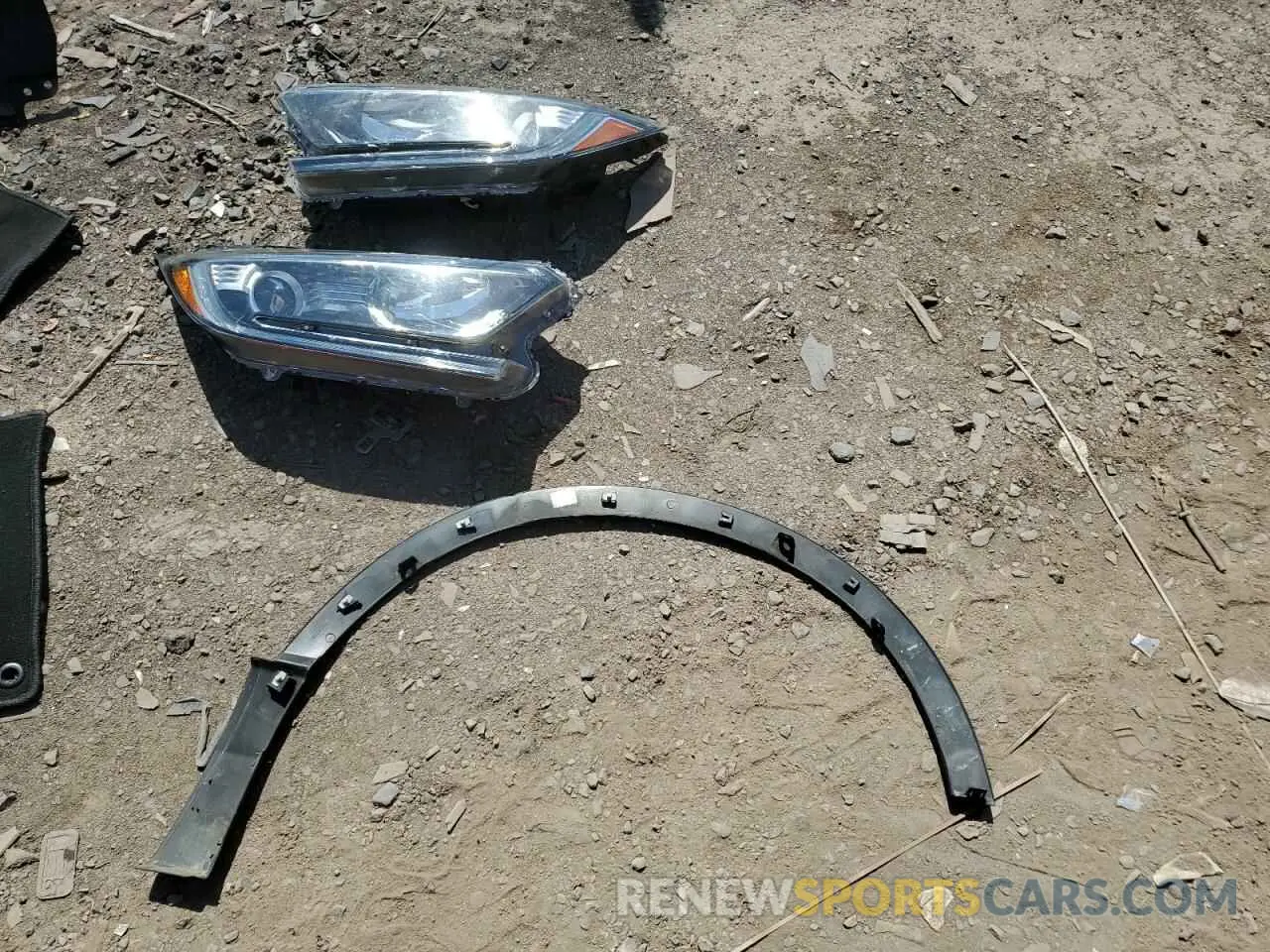 13 Photograph of a damaged car 2HKRW2H53LH637571 HONDA CRV 2020