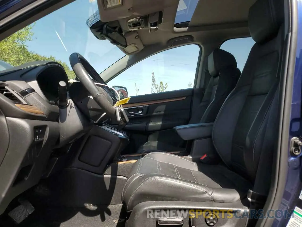 7 Photograph of a damaged car 2HKRW2H95LH228135 HONDA CRV 2020