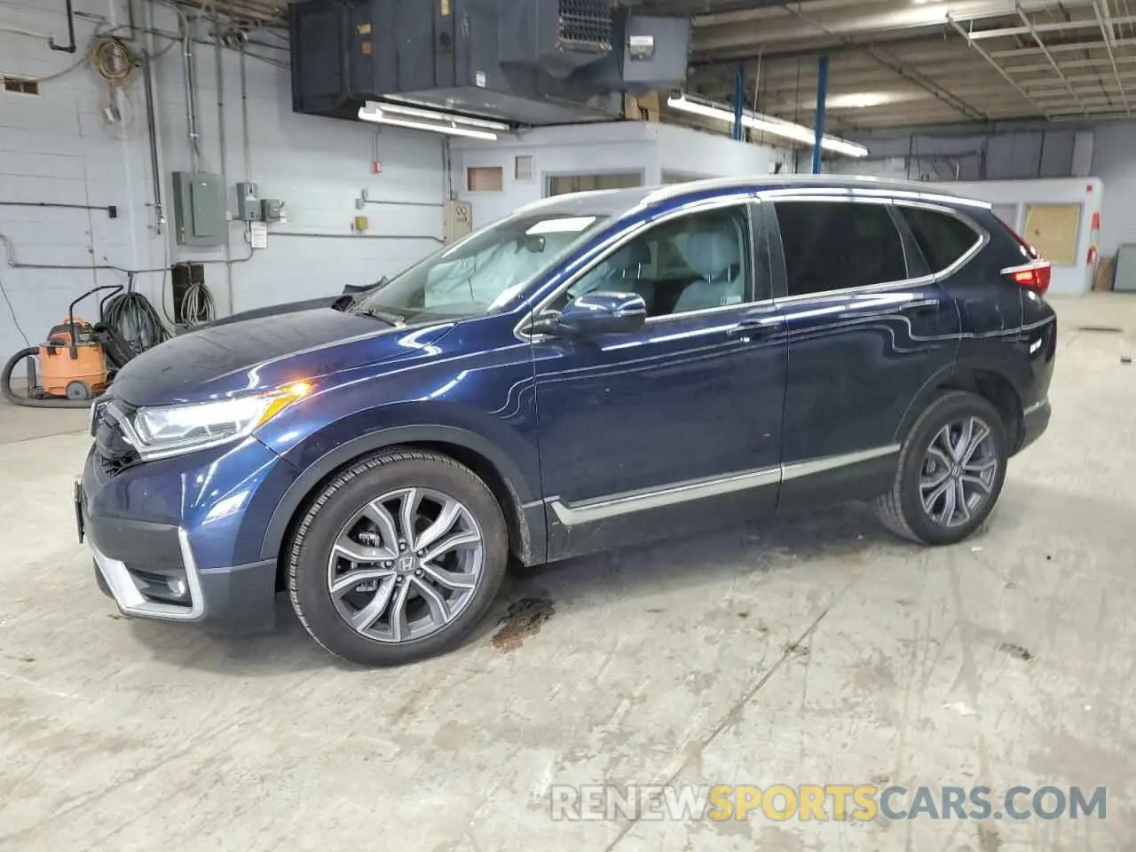 1 Photograph of a damaged car 2HKRW2H96LH648423 HONDA CRV 2020