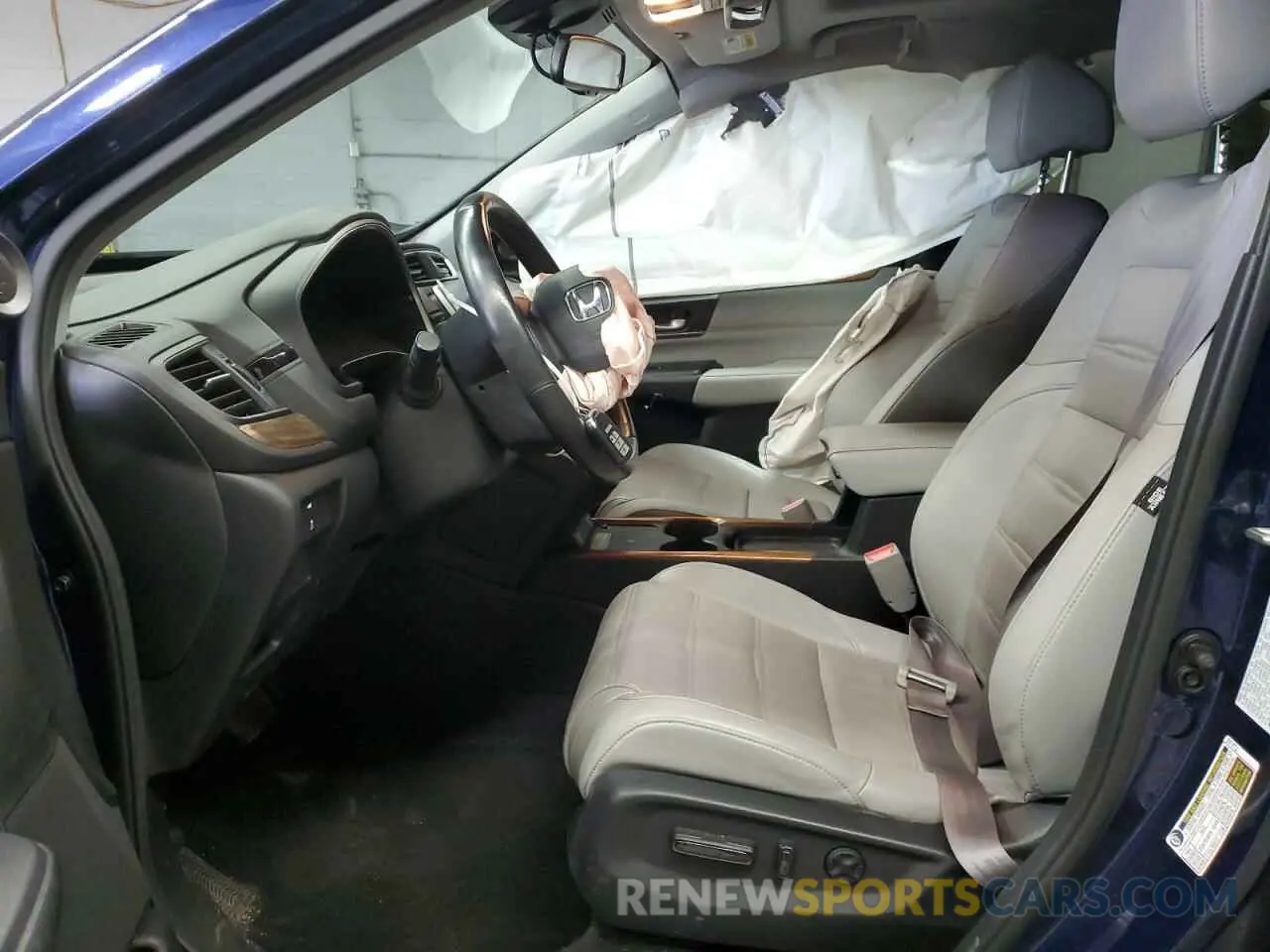 7 Photograph of a damaged car 2HKRW2H96LH648423 HONDA CRV 2020