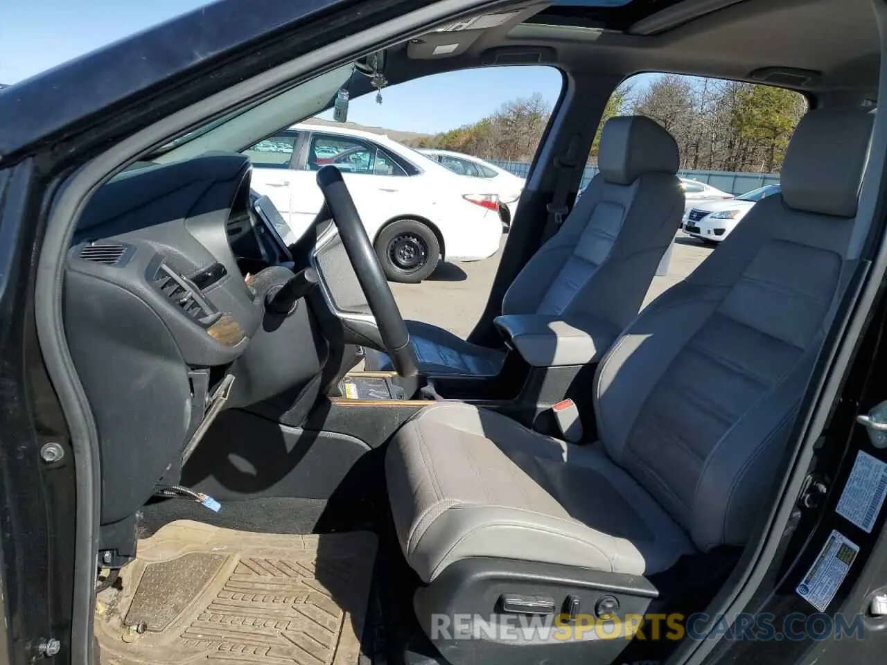 7 Photograph of a damaged car 2HKRW2H98LH618176 HONDA CRV 2020