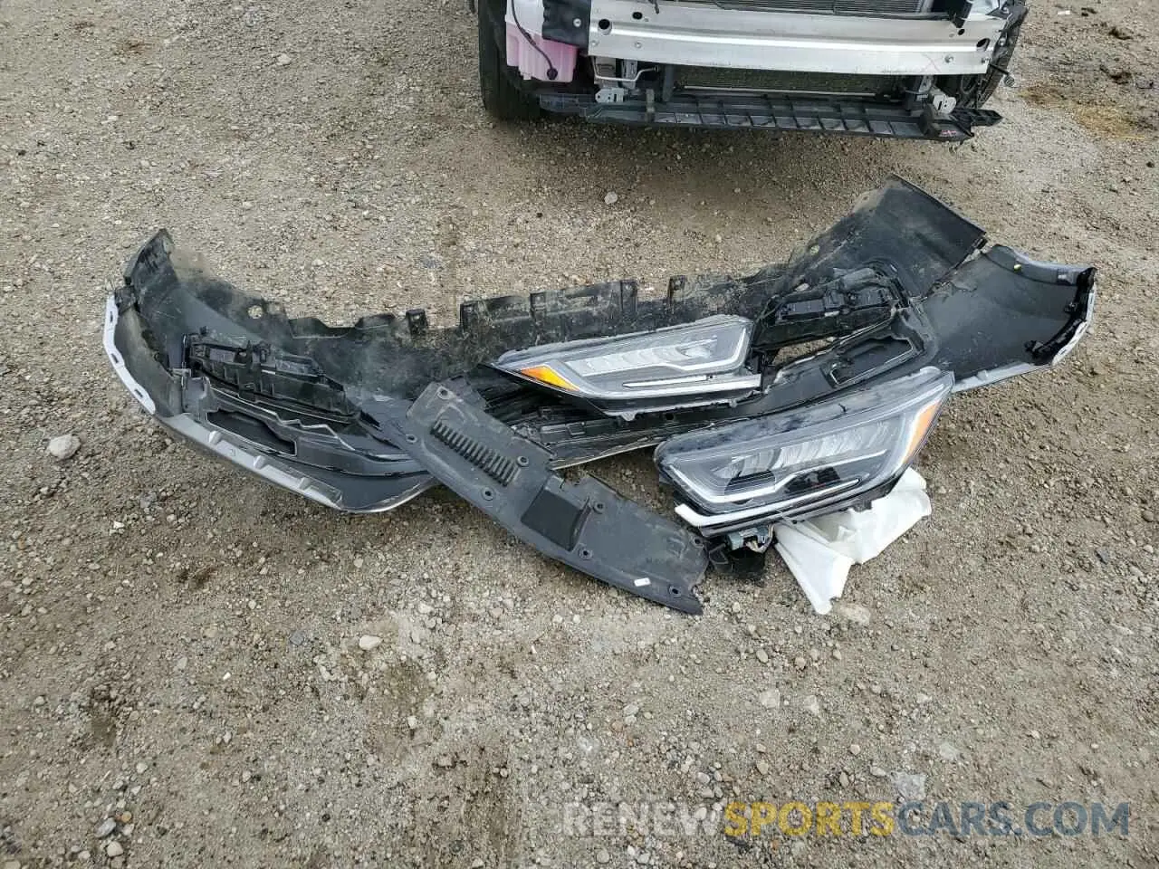 13 Photograph of a damaged car 2HKRW2H99LH232348 HONDA CRV 2020