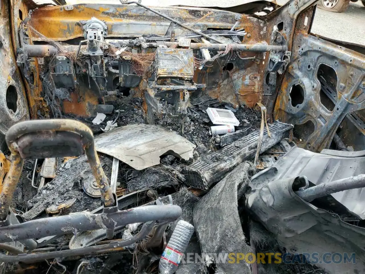 8 Photograph of a damaged car 5J6RW1H87LA004111 HONDA CRV 2020