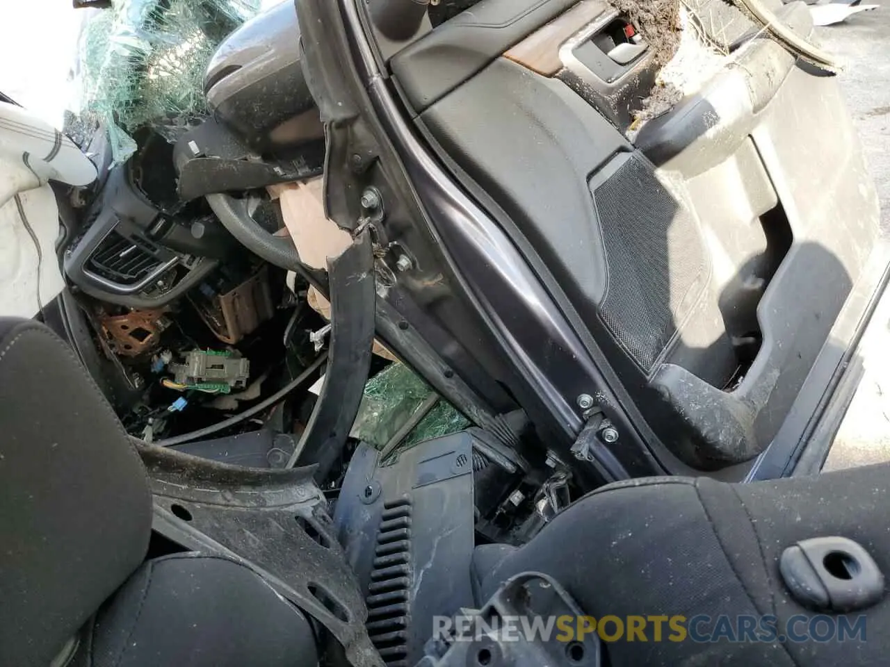 8 Photograph of a damaged car 7FARW1H51LE027987 HONDA CRV 2020