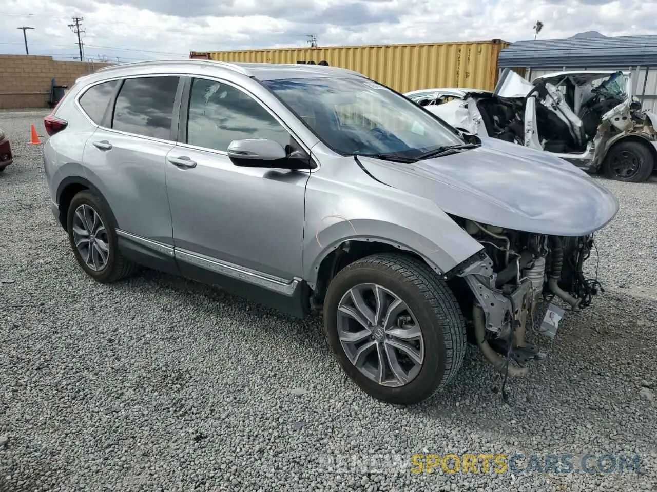 4 Photograph of a damaged car 7FARW1H90LE001447 HONDA CRV 2020