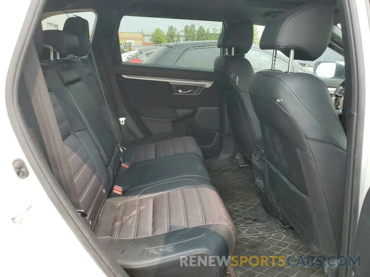 11 Photograph of a damaged car 2HKRW2H46NH217989 HONDA CRV 2022
