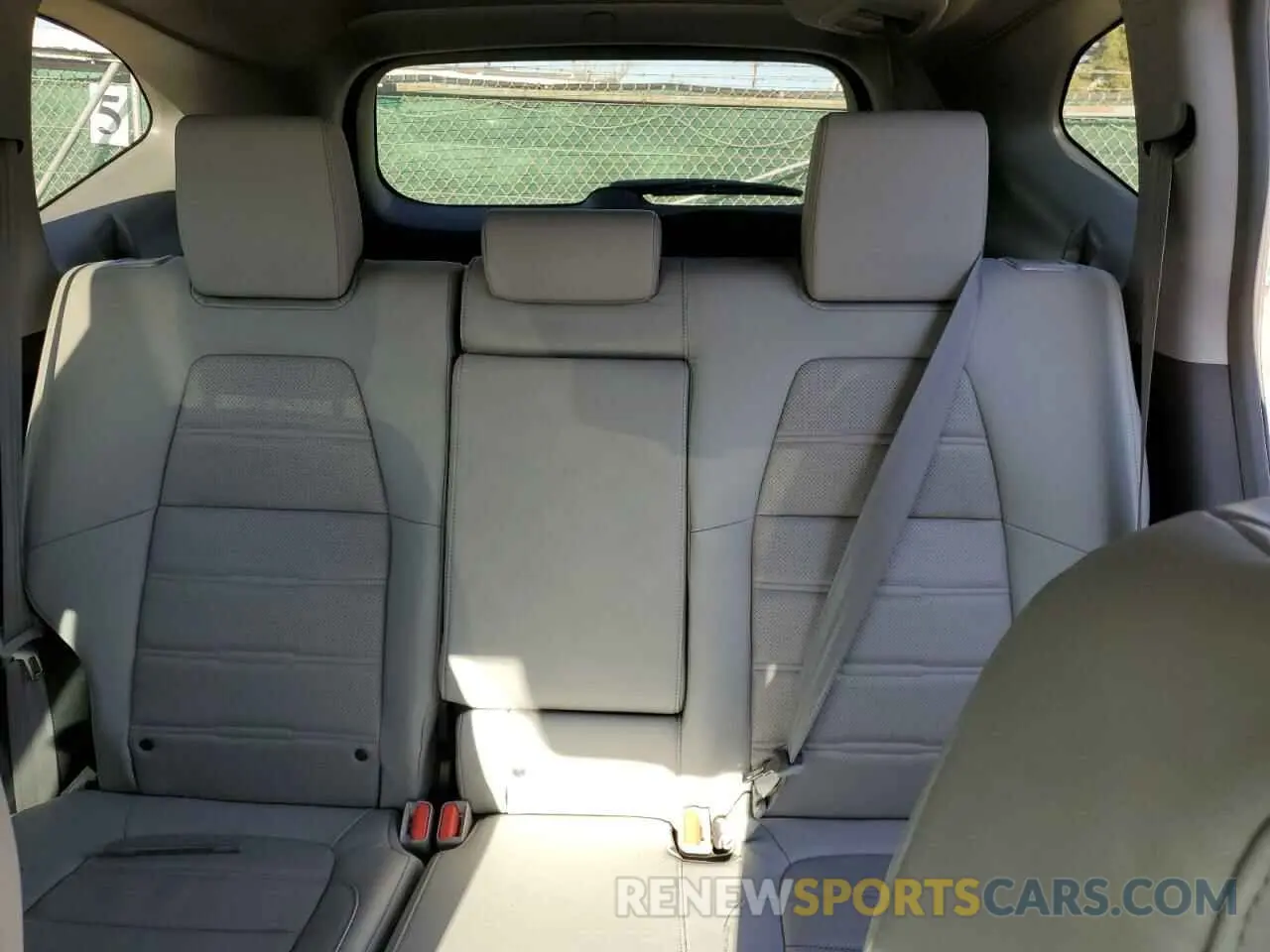 10 Photograph of a damaged car 2HKRW2H82NH660174 HONDA CRV 2022