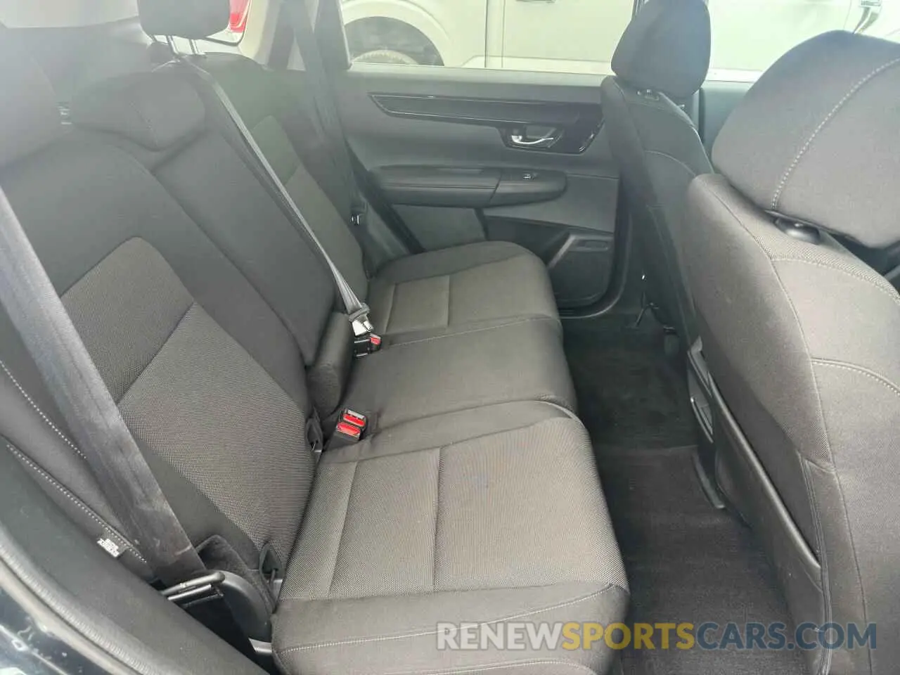 6 Photograph of a damaged car 2HKRS4H51PH109864 HONDA CRV 2023