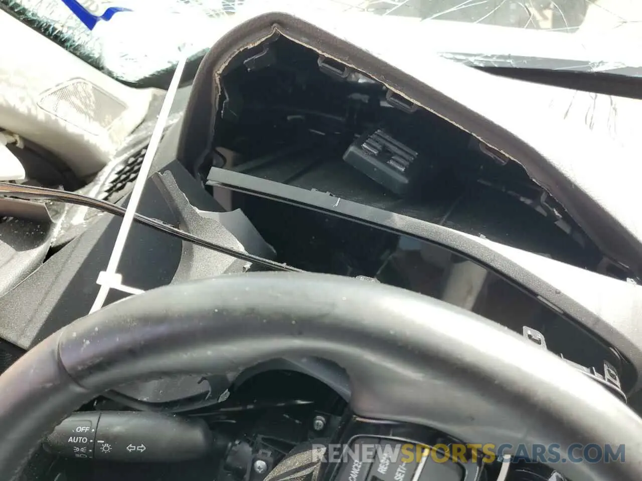 9 Photograph of a damaged car 2HKRS3H76RH316801 HONDA CRV 2024