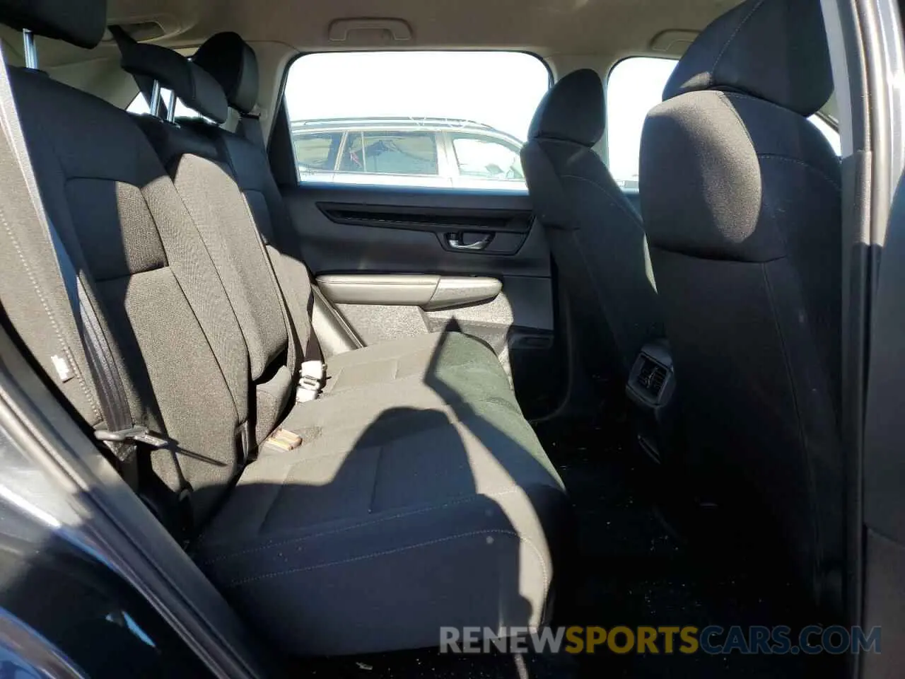 10 Photograph of a damaged car 2HKRS4H29RH432388 HONDA CRV 2024