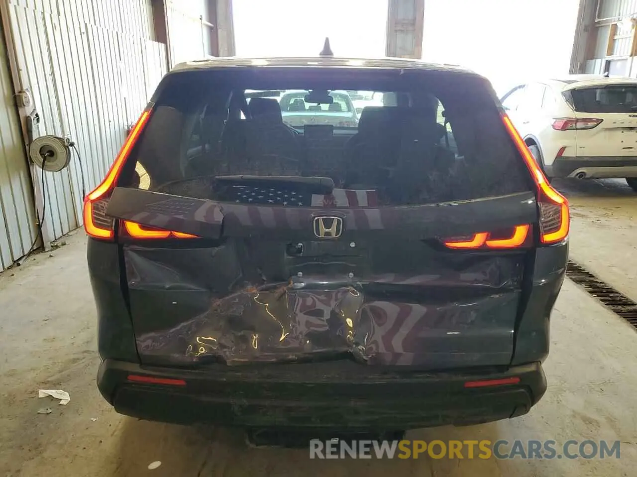 6 Photograph of a damaged car 2HKRS4H47RH474320 HONDA CRV 2024
