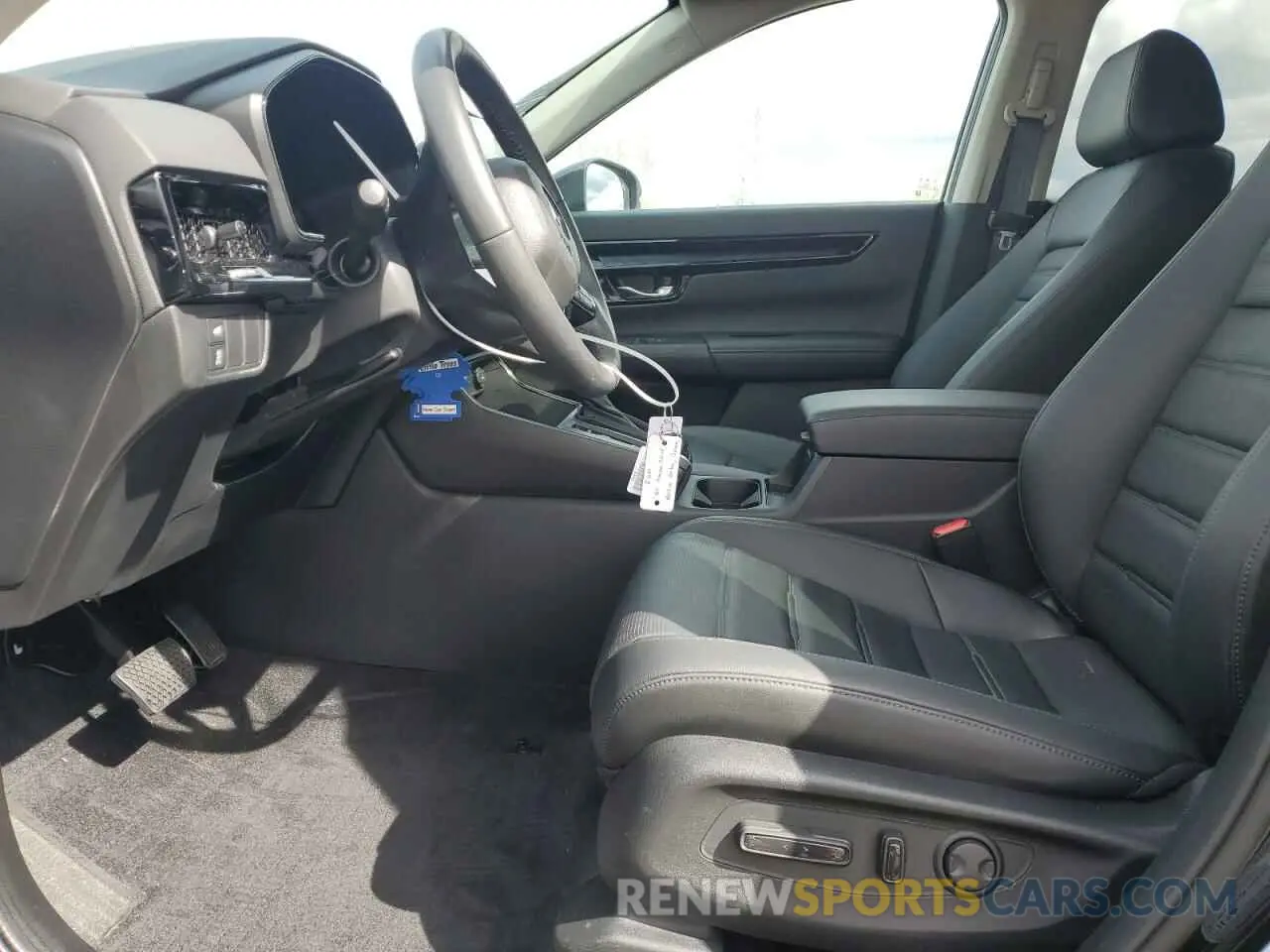 7 Photograph of a damaged car 2HKRS4H74RH471112 HONDA CRV 2024