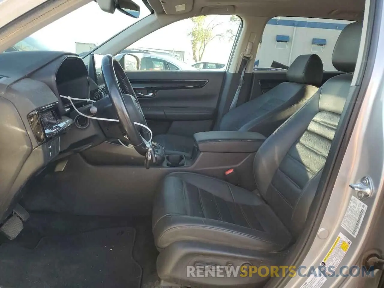 7 Photograph of a damaged car 2HKRS4H76RH405810 HONDA CRV 2024