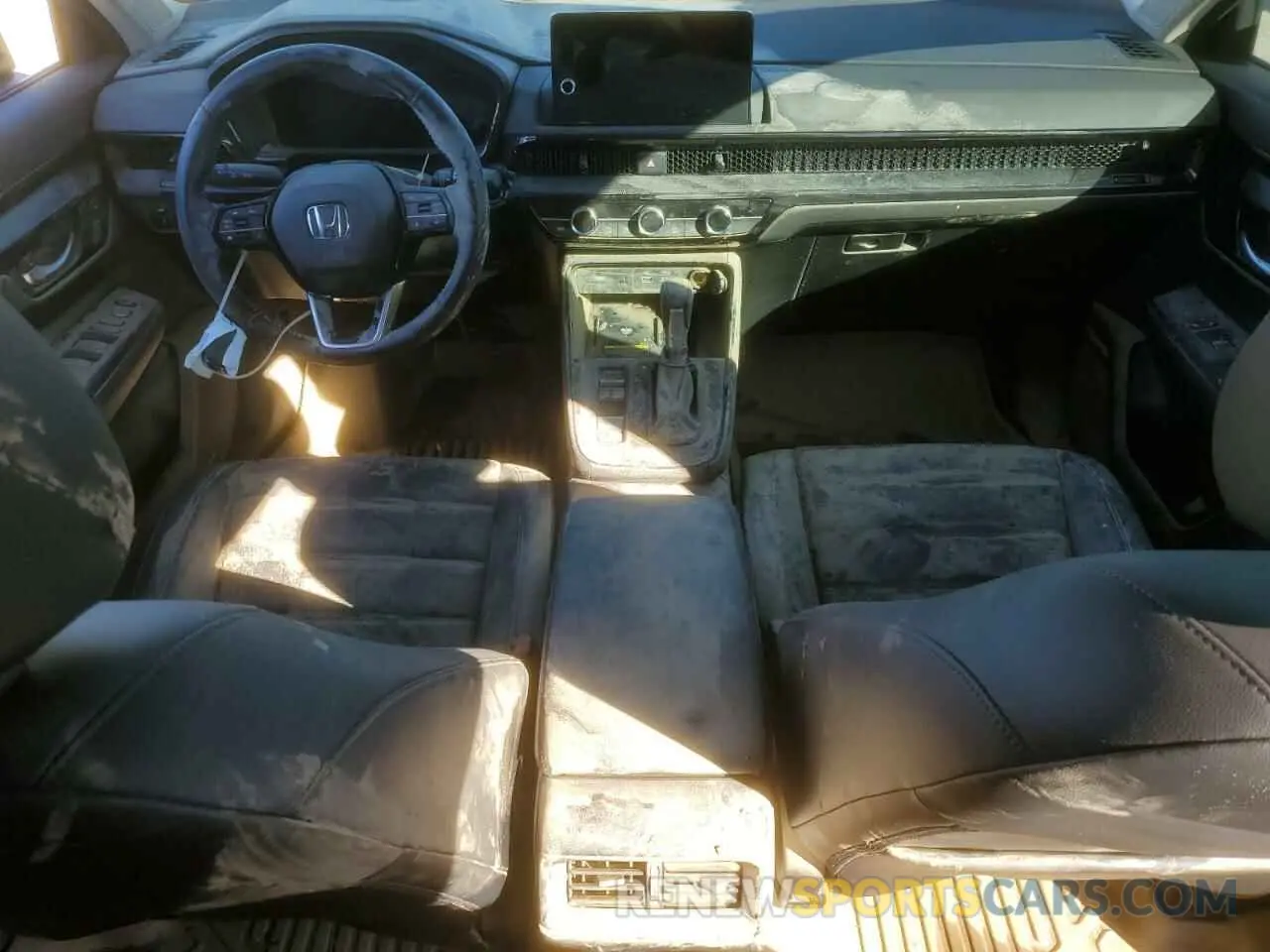 8 Photograph of a damaged car 2HKRS4H77RH420221 HONDA CRV 2024